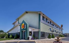 Super 8 By Wyndham Kansas City At Barry Road/Airport